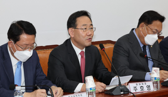 주호영 국민의힘 원내대표가 17일 오전 서울 여의도 국회 본관에서 열린 당 비상대책위원회의에서 발언하고 있다.<연합뉴스>